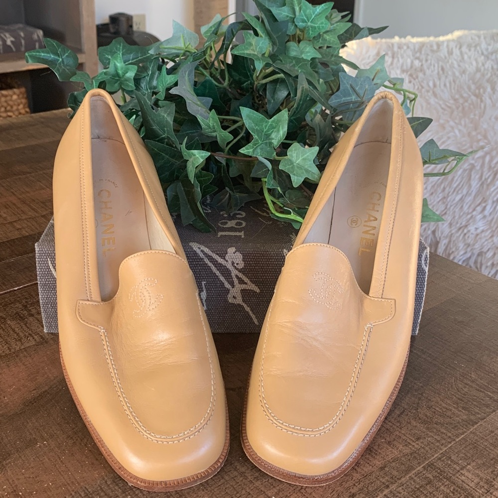 CHANEL Cream Leather Loafers